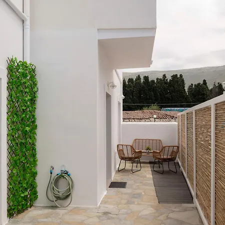 Parikia's Urban Oasis Vakantiehuis