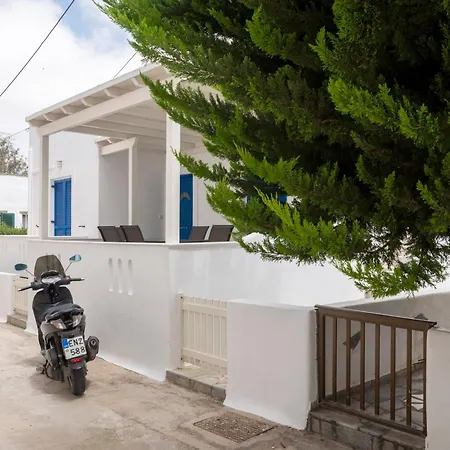 Parikia's Urban Oasis * Parikia (Paros)