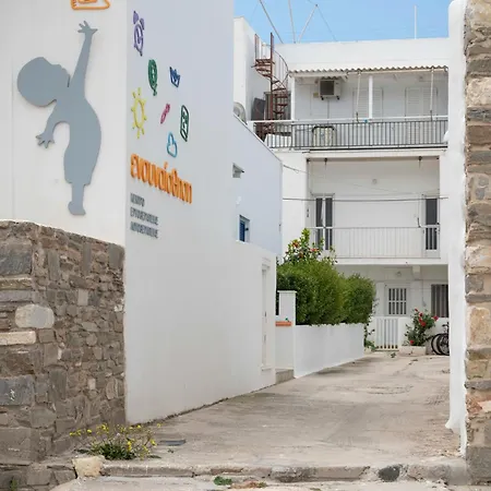 Parikia's Urban Oasis Páros
