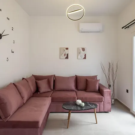 Parikia's Urban Oasis Páros