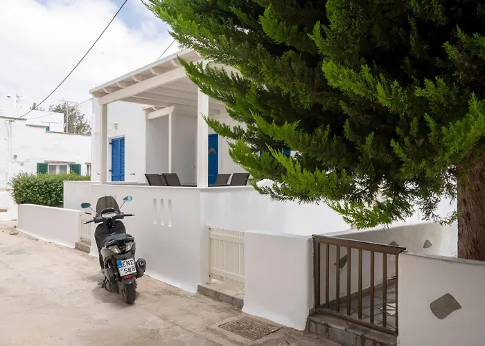 Parikia's Urban Oasis * Parikia (Paros)