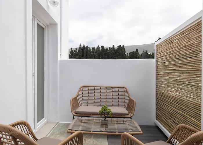 Parikia's Urban Oasis * Parikia (Paros)