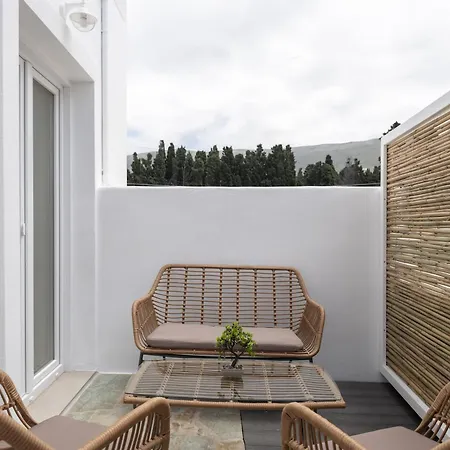 Parikia's Urban Oasis * Parikia (Paros)