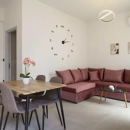 Parikia's Urban Oasis * Parikia (Paros)