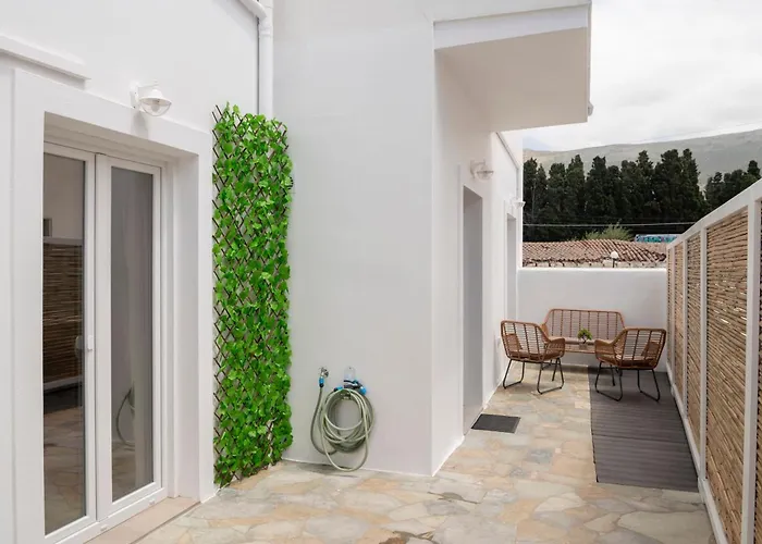 Parikia's Urban Oasis Páros