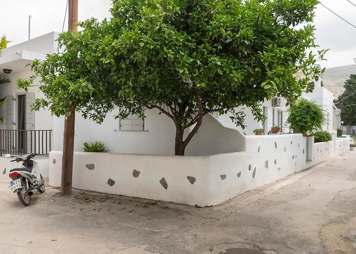 Parikia's Urban Oasis Dom wakacyjny Páros